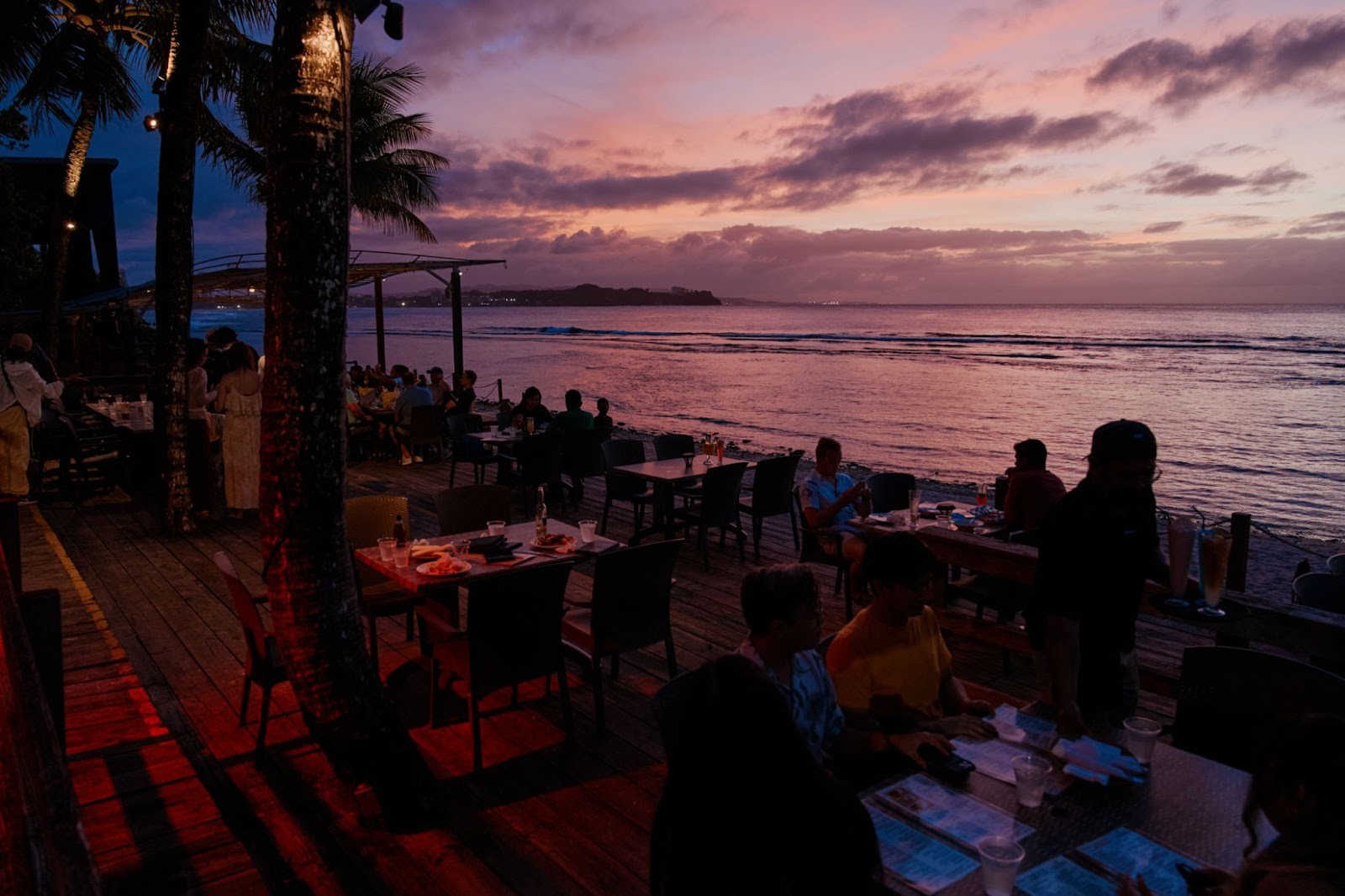 ビーチ沿いのレストラン