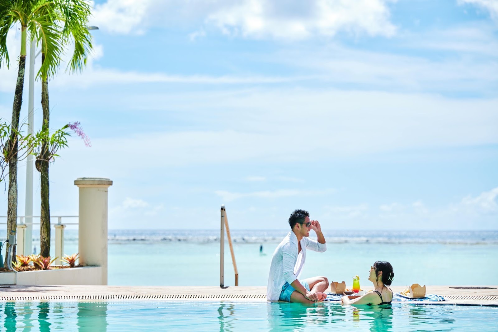 ホテルのプール