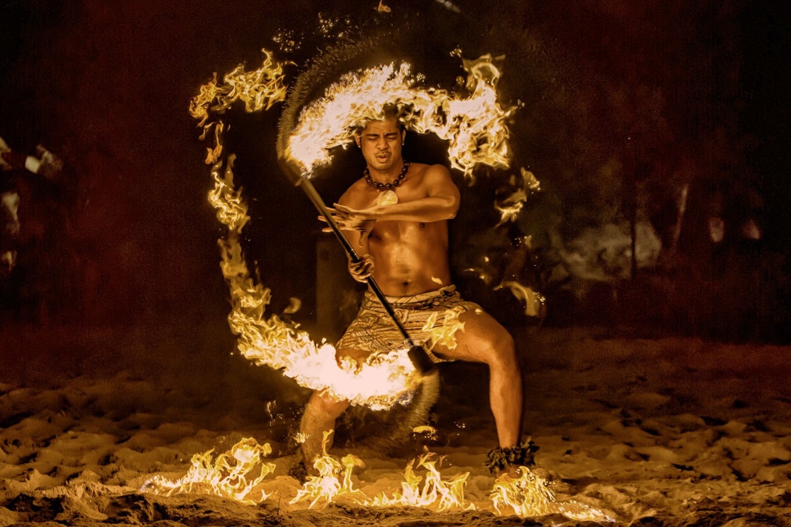 ファイヤーナイフダンス