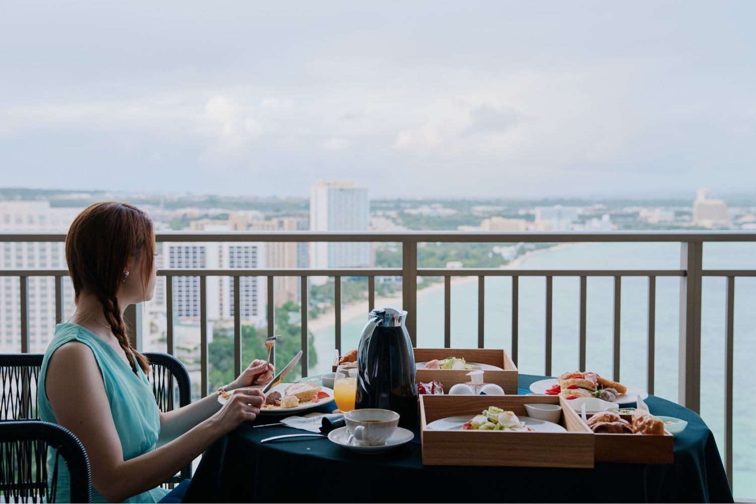 バルコニーでの朝食