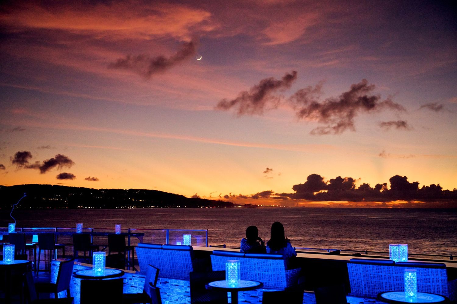 クリフバー オアシスの夕景