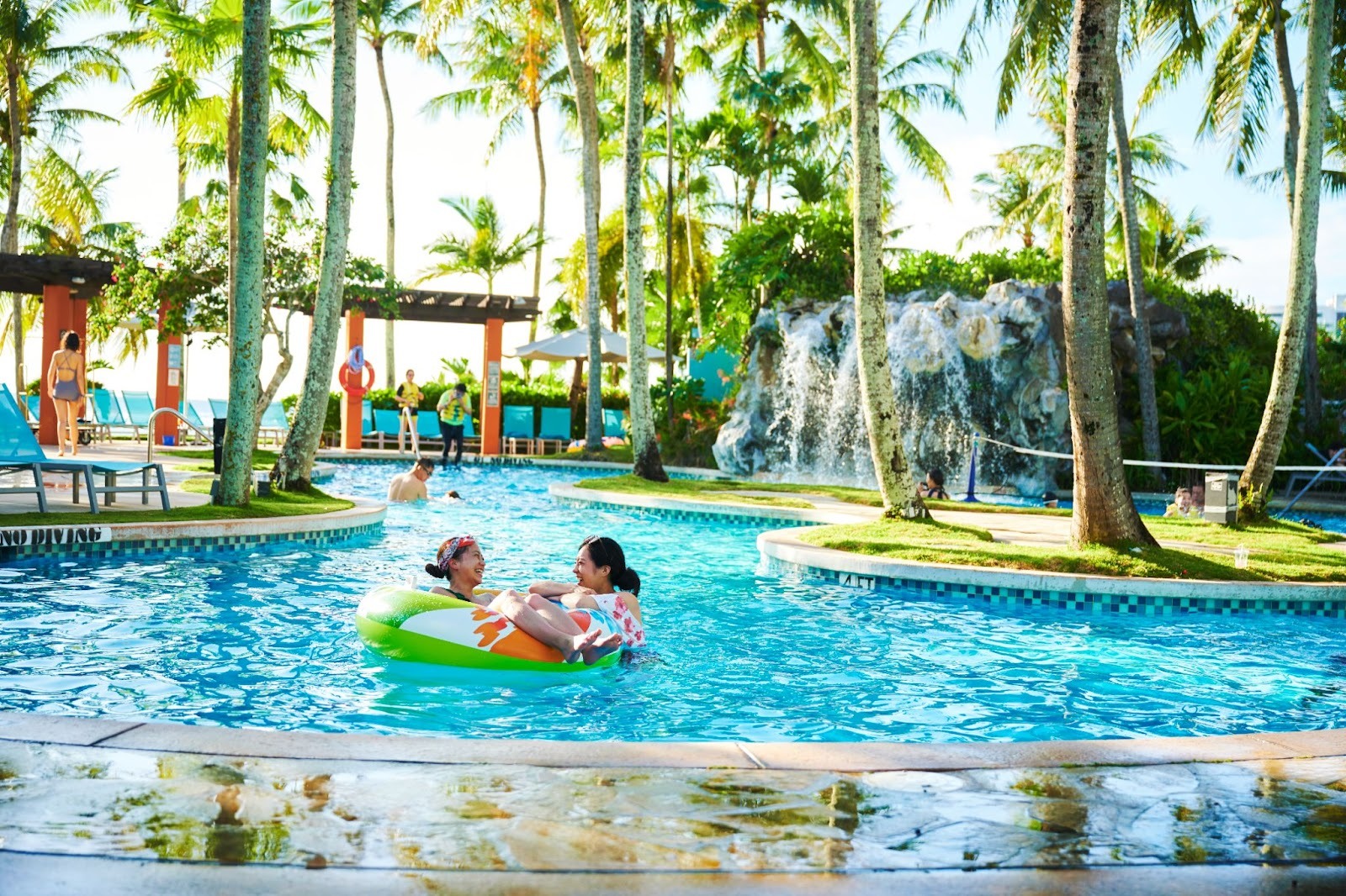 ホテルのプール