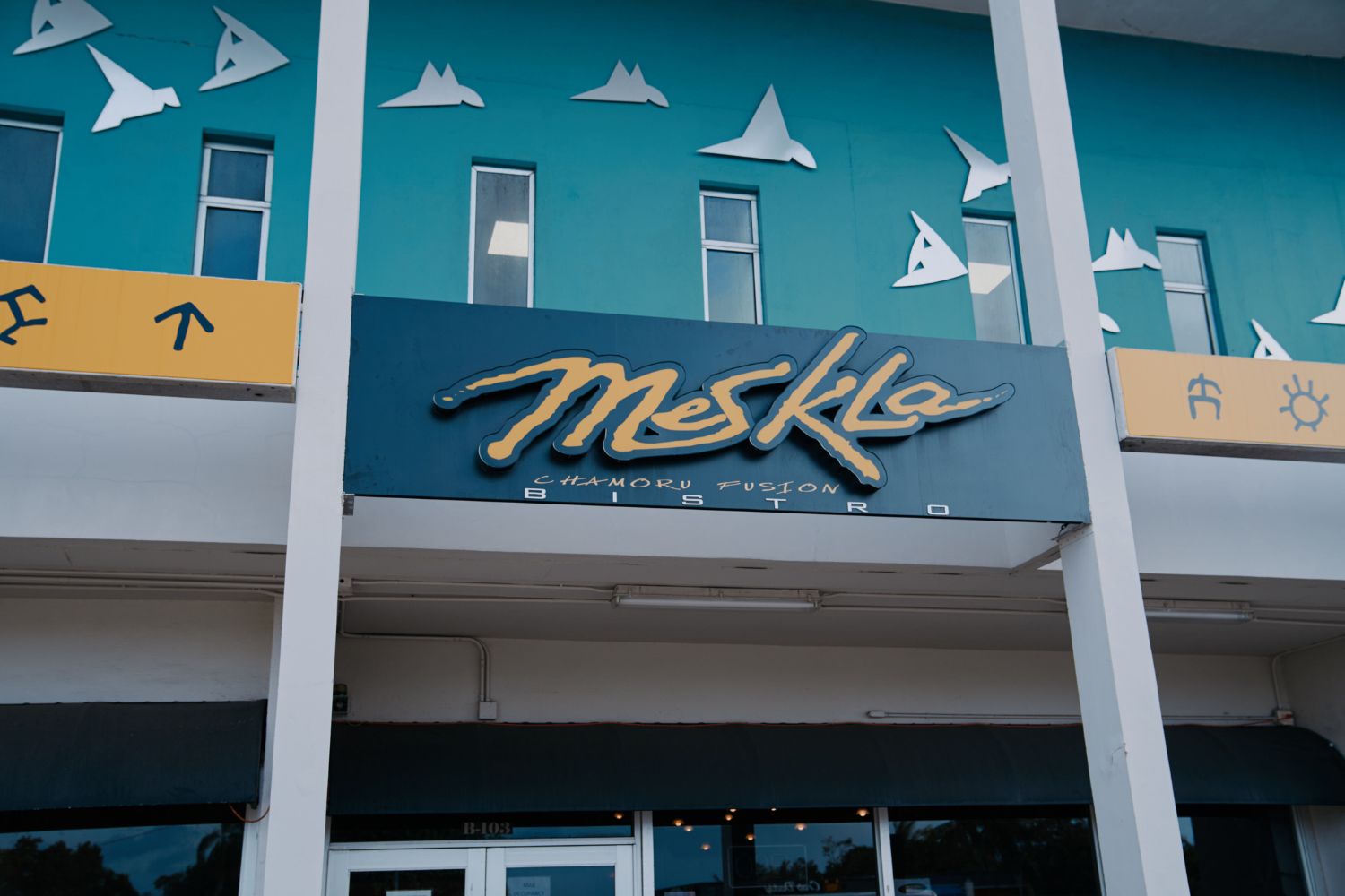 メスクラ チャモロ フュージョン ビストロ