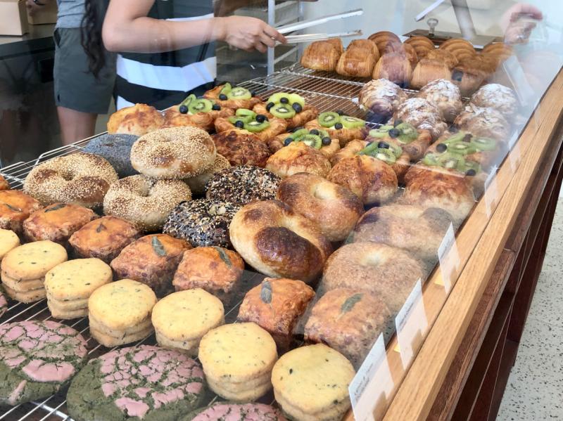 パン屋のショーケース