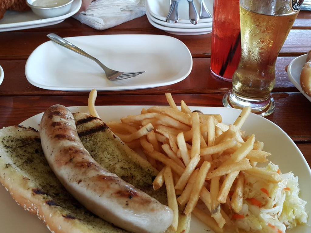 ソーセージとフライドポテト