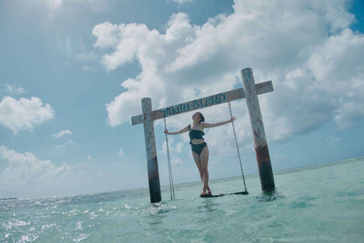 ビキニアイランドの海上ブランコ