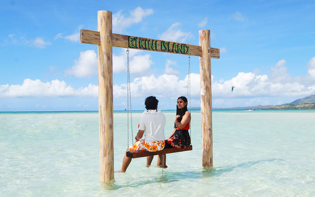 ビキニアイランドの海上ブランコ
