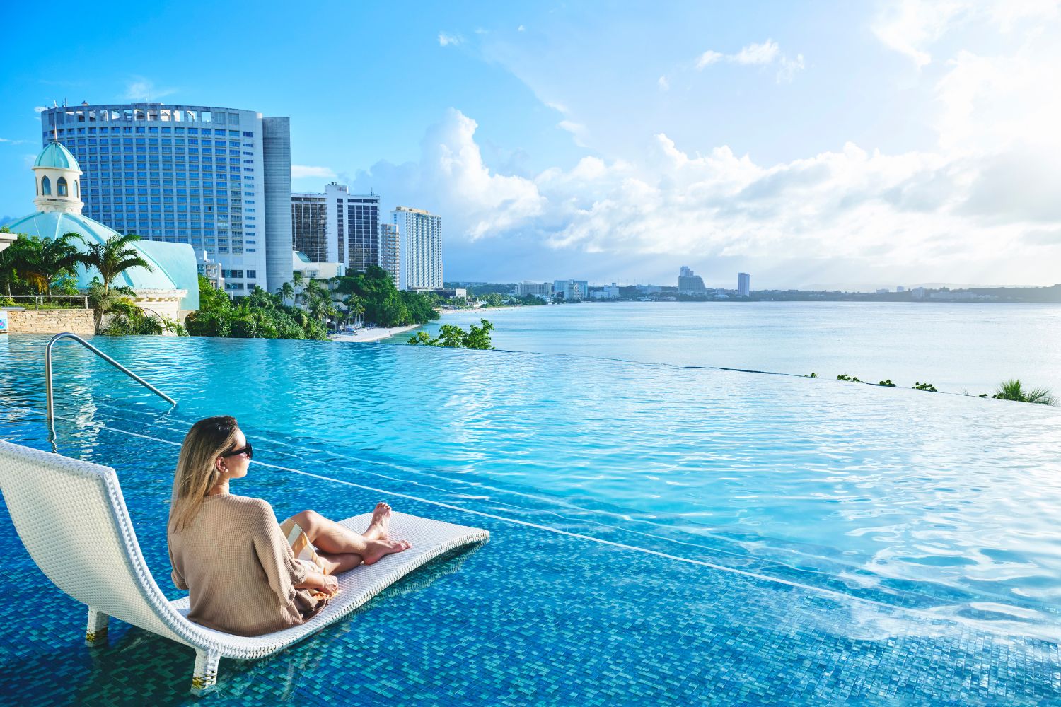 ロッテホテルグアムのインフィニティプール