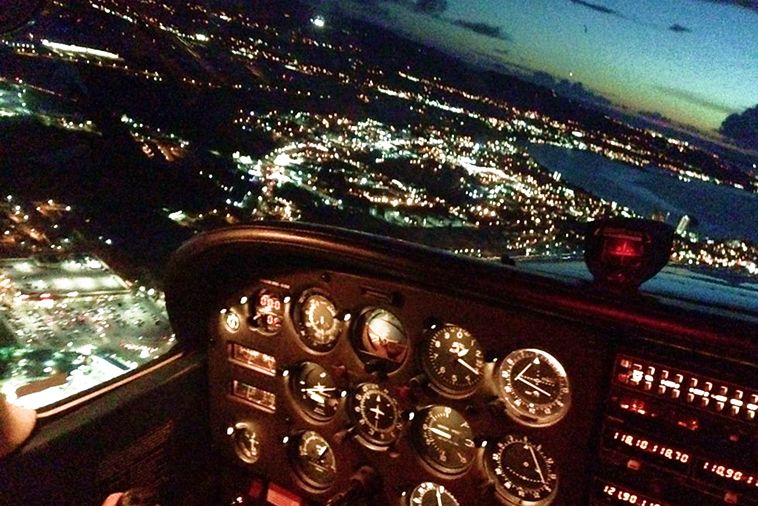 貸切のセスナで空から夜景鑑賞