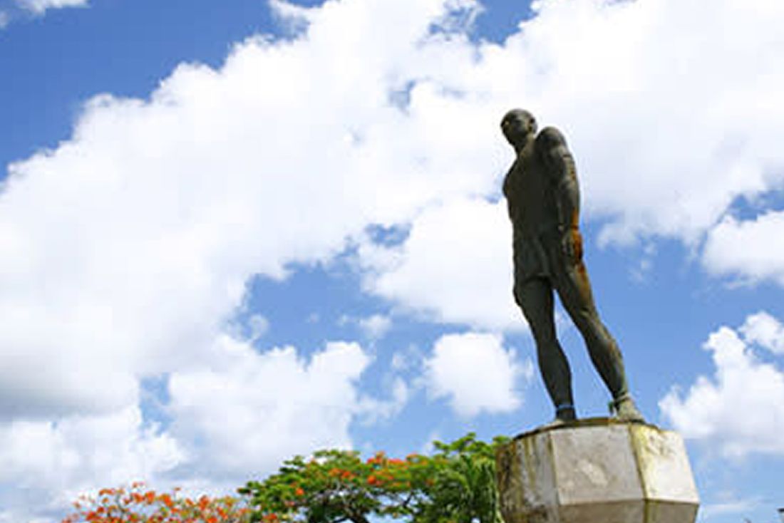 大酋長キプハ像