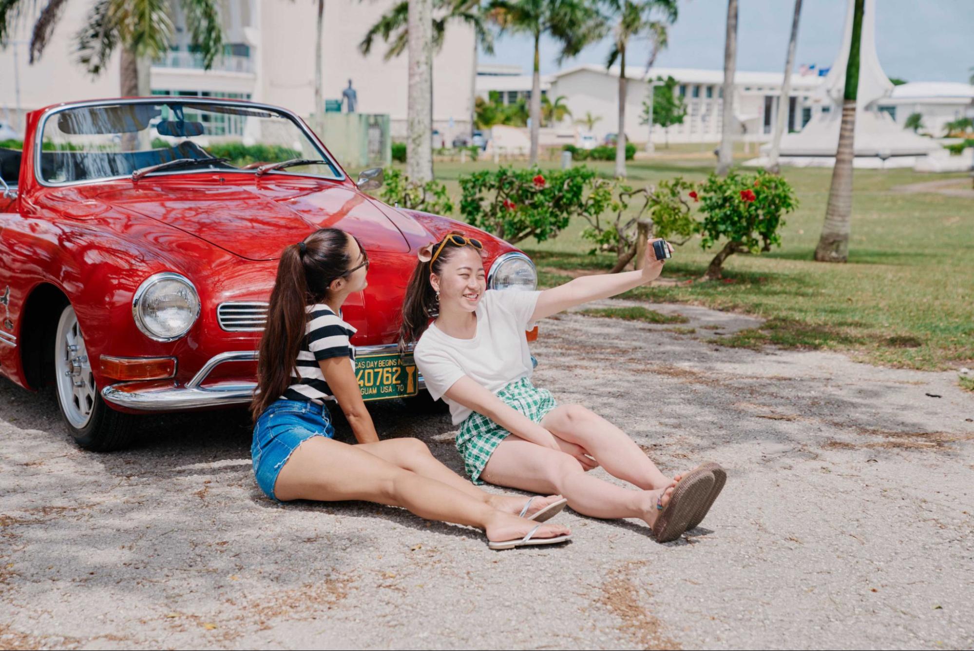 グアムでドライブする女性